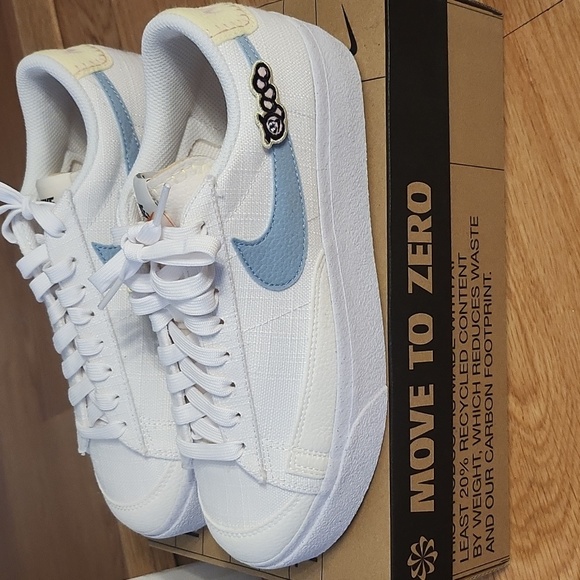 NIKE W BLAZER LOW PLATFORM - Picture 1 of 6